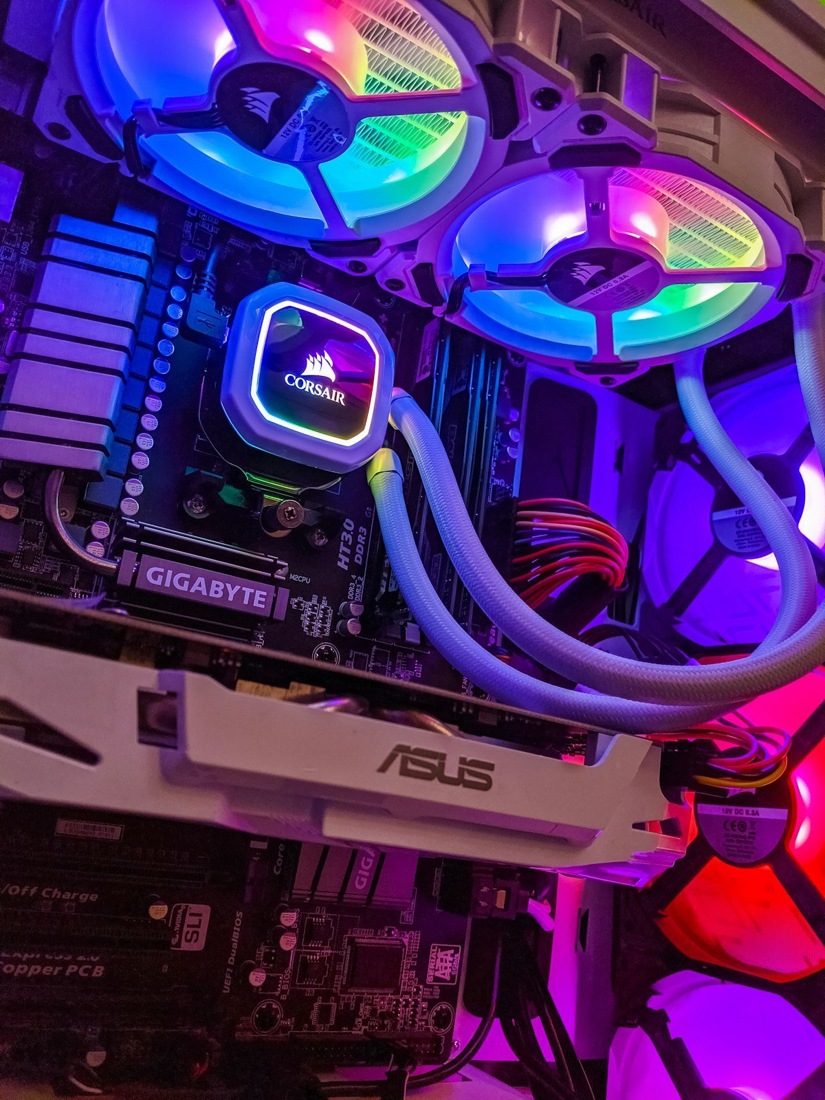 PCIe Gen5 vs Gen4 NVMe SSDs: Does DirectStorage Actually Make Games Load Faster?